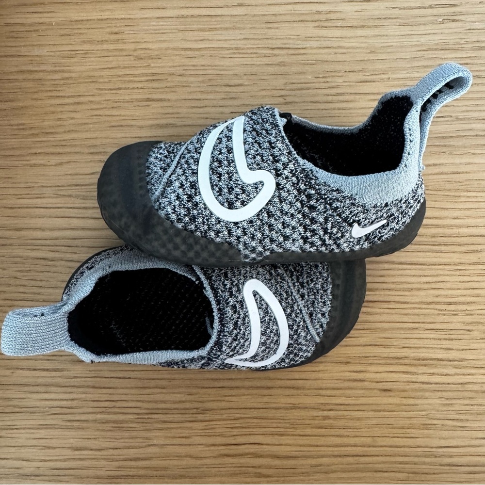 Like New w/box. NIKE SWOOSH Toddler Walker size 6